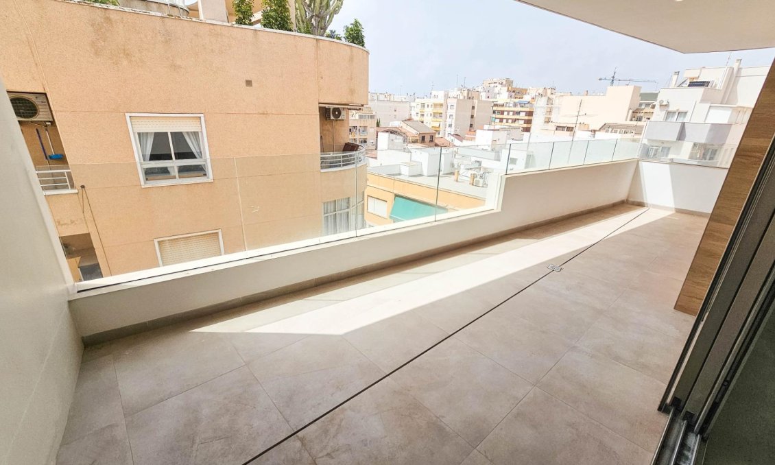 Használt Ingatlanok - Tetőtéri lakás -
Torrevieja - Paseo Maritimo