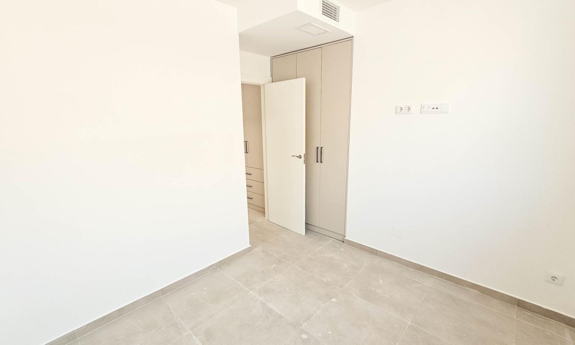 Használt Ingatlanok - Tetőtéri lakás -
Torrevieja - Paseo Maritimo