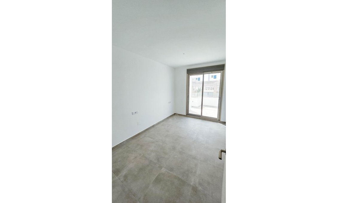 Használt Ingatlanok - Tetőtéri lakás -
Torrevieja - Paseo Maritimo