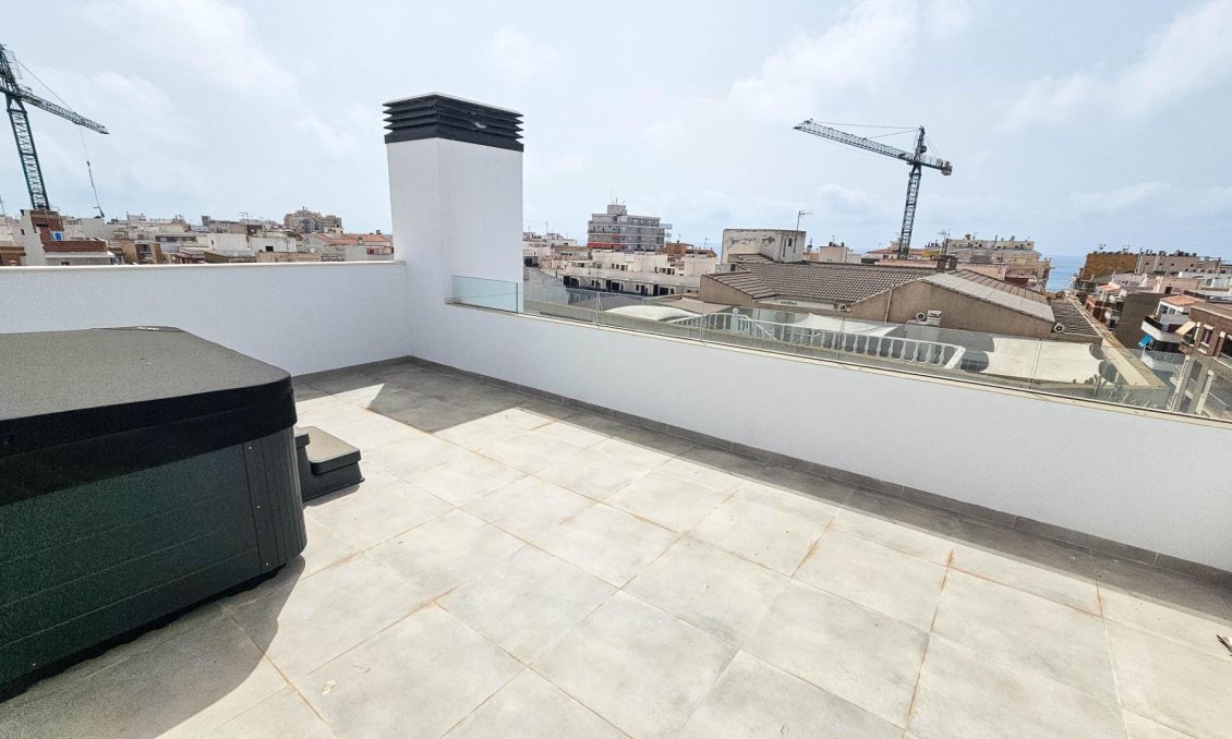Használt Ingatlanok - Tetőtéri lakás -
Torrevieja - Paseo Maritimo