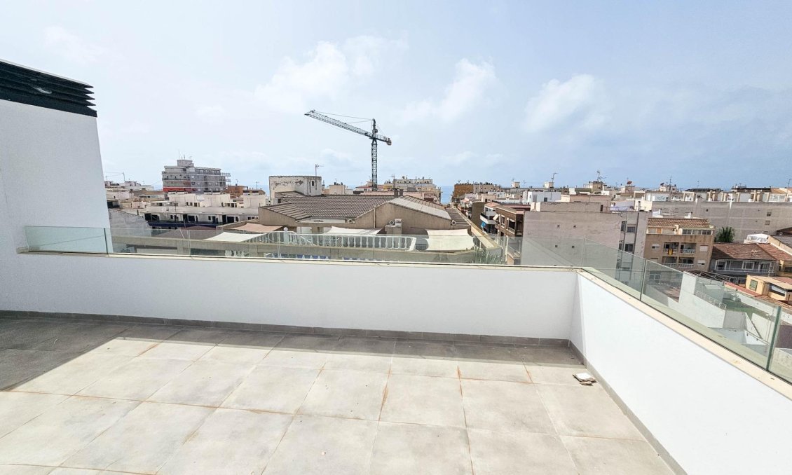 Használt Ingatlanok - Tetőtéri lakás -
Torrevieja - Paseo Maritimo