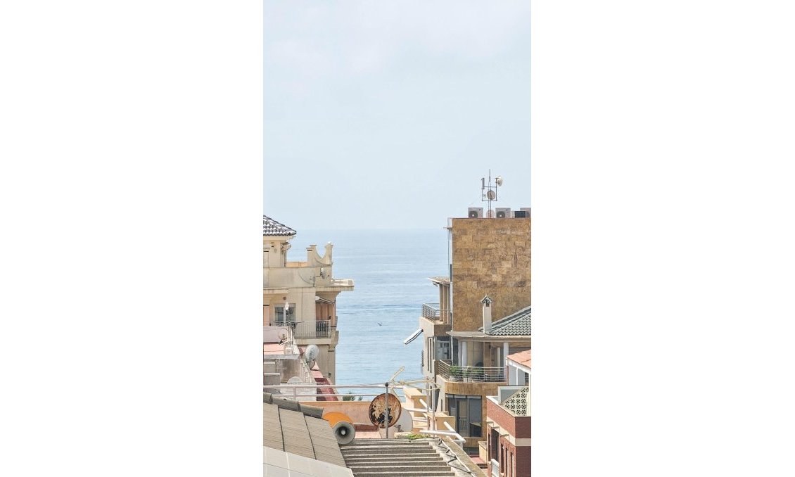 Használt Ingatlanok - Tetőtéri lakás -
Torrevieja - Paseo Maritimo