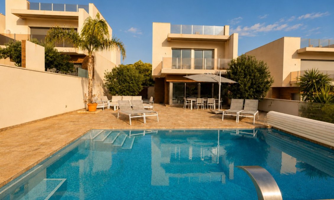 Resale - Villa -
San Miguel de Salinas - Inland