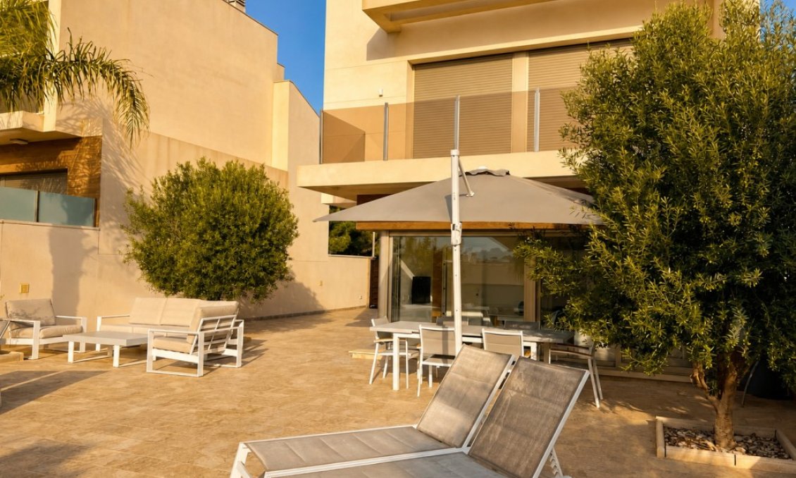 Resale - Villa -
San Miguel de Salinas - Inland