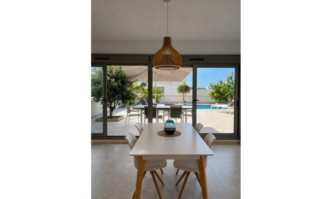 Resale - Villa -
San Miguel de Salinas - Inland