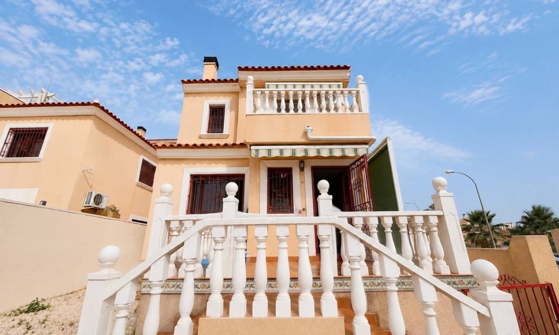 Használt Ingatlanok - Villa -
Villamartin - Costa Blanca