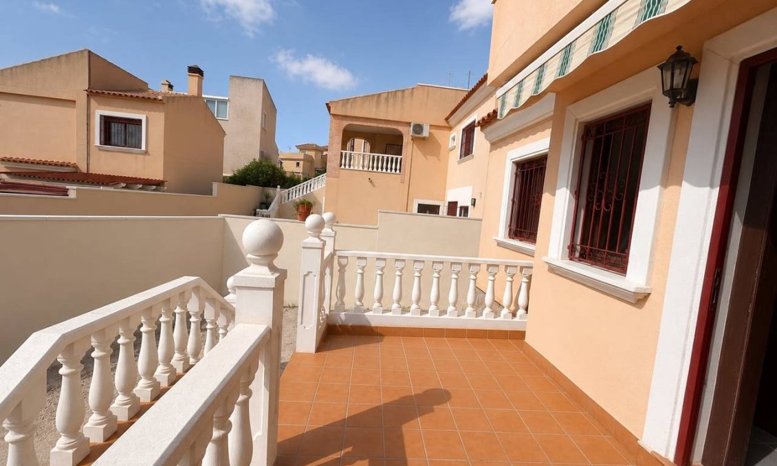 Használt Ingatlanok - Villa -
Villamartin - Costa Blanca