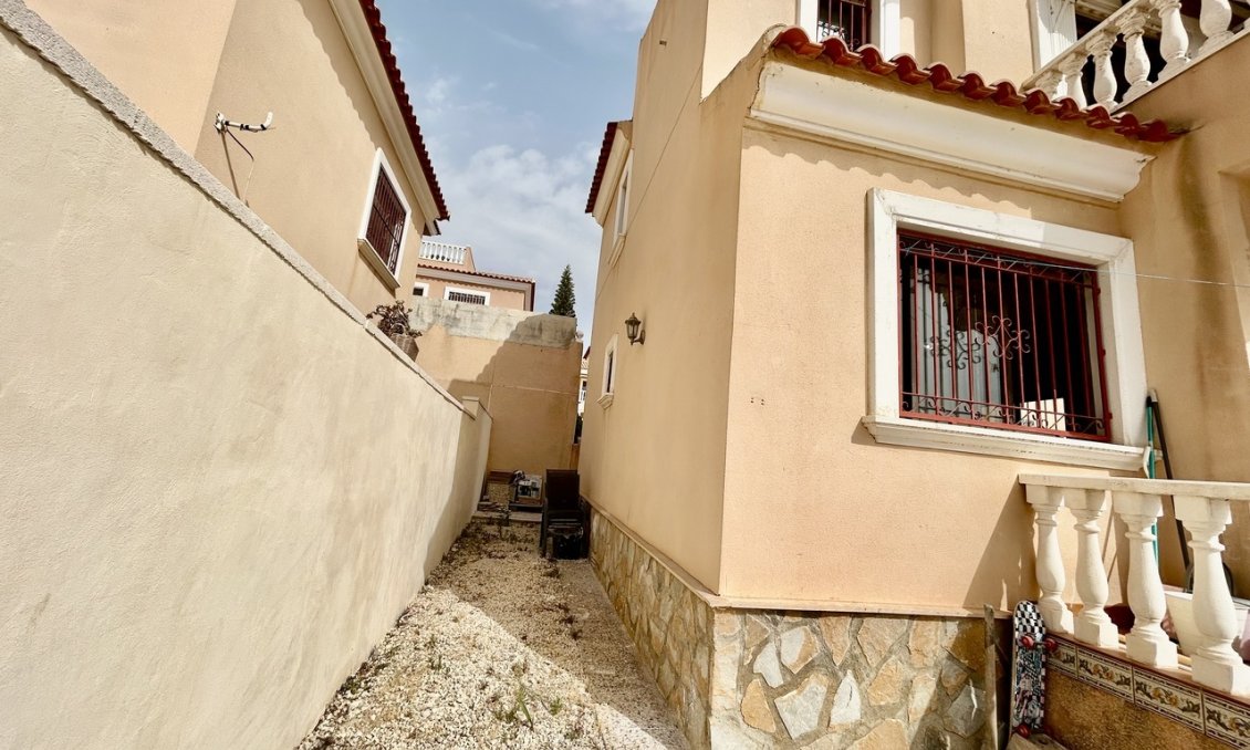 Használt Ingatlanok - Villa -
Villamartin - Costa Blanca