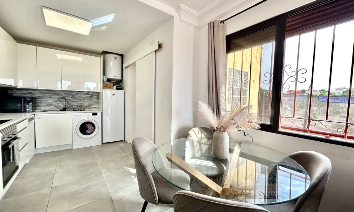Használt Ingatlanok - Villa -
Villamartin - Costa Blanca