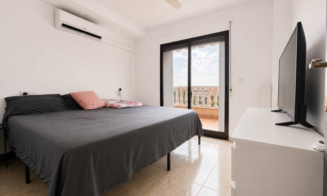 Használt Ingatlanok - Villa -
Villamartin - Costa Blanca