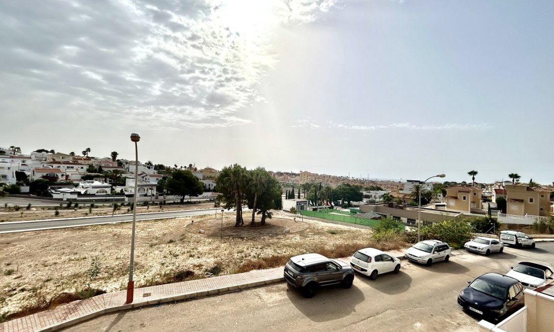 Használt Ingatlanok - Villa -
Villamartin - Costa Blanca
