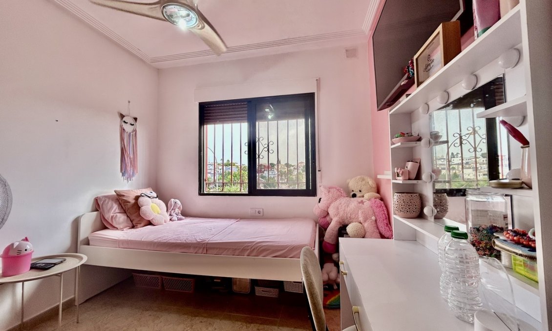 Használt Ingatlanok - Villa -
Villamartin - Costa Blanca