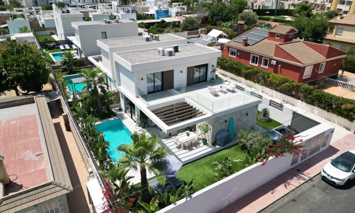 Resale - Villa -
Orihuela Costa - Costa Blanca