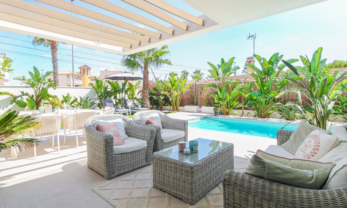 Resale - Villa -
Orihuela Costa - Costa Blanca