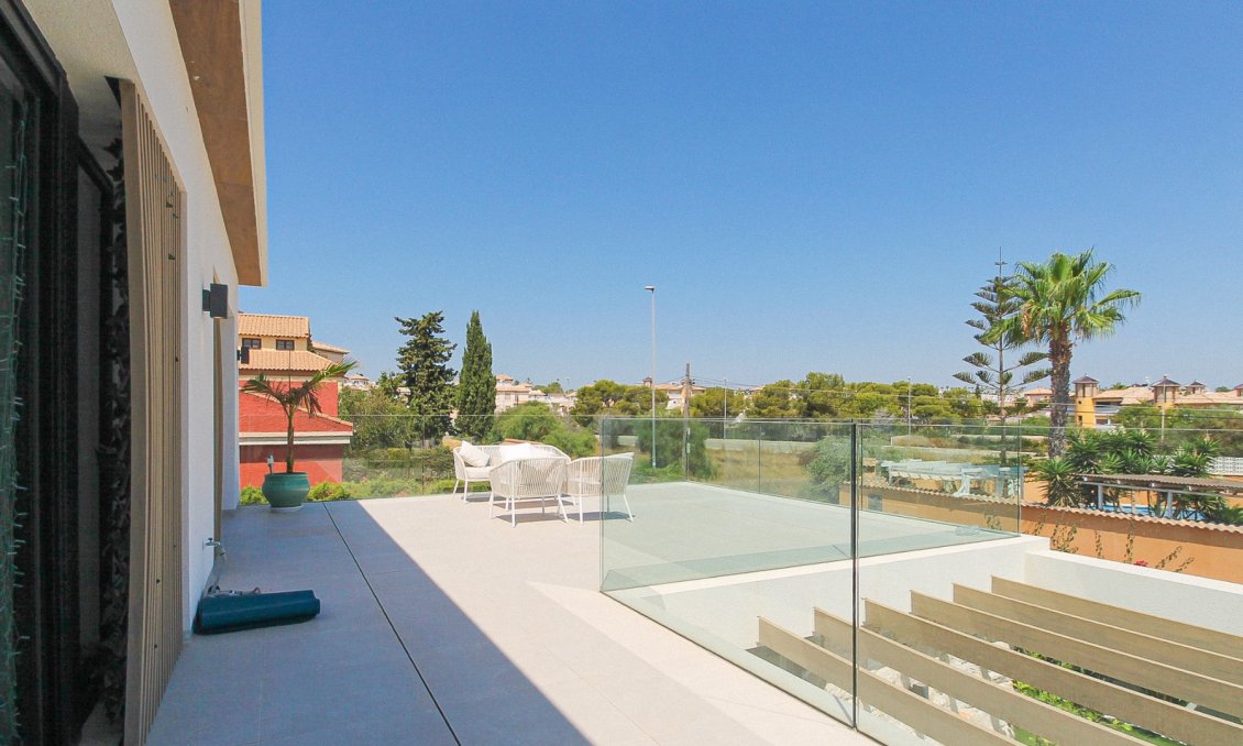 Resale - Villa -
Orihuela Costa - Costa Blanca