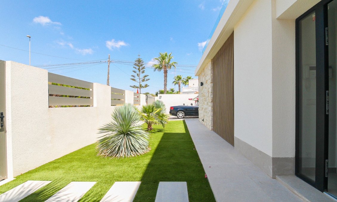 Resale - Villa -
Orihuela Costa - Costa Blanca