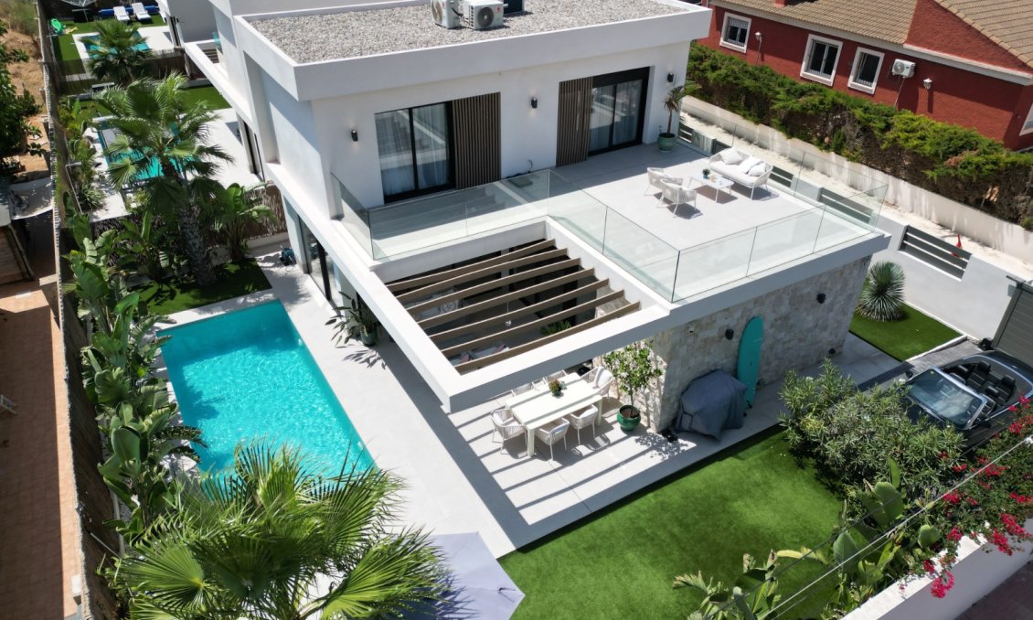 Resale - Villa -
Orihuela Costa - Costa Blanca