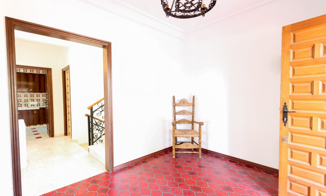 Resale - Villa -
El Campello - Costa Blanca