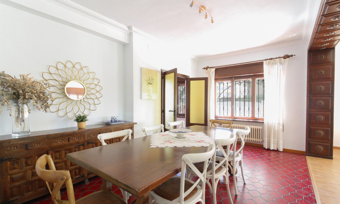 Resale - Villa -
El Campello - Costa Blanca