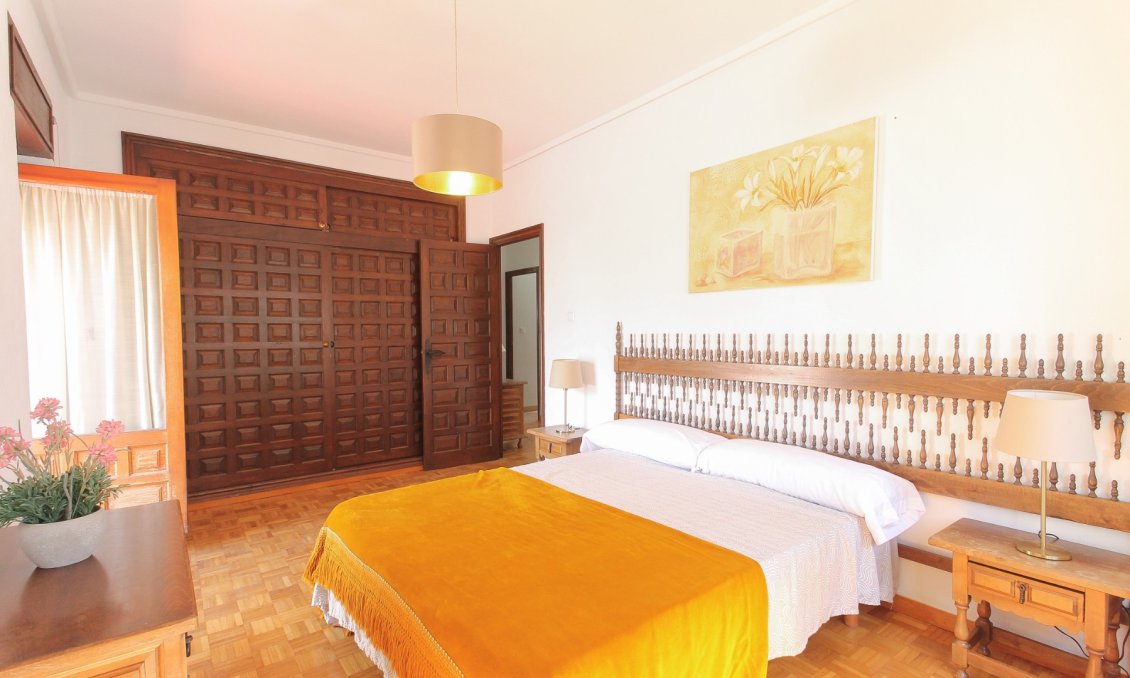 Resale - Villa -
El Campello - Costa Blanca