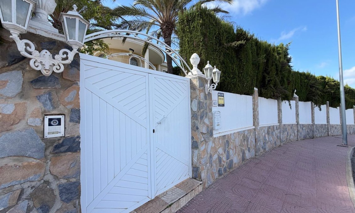 Használt Ingatlanok - Villa -
Rojales - La Fiesta