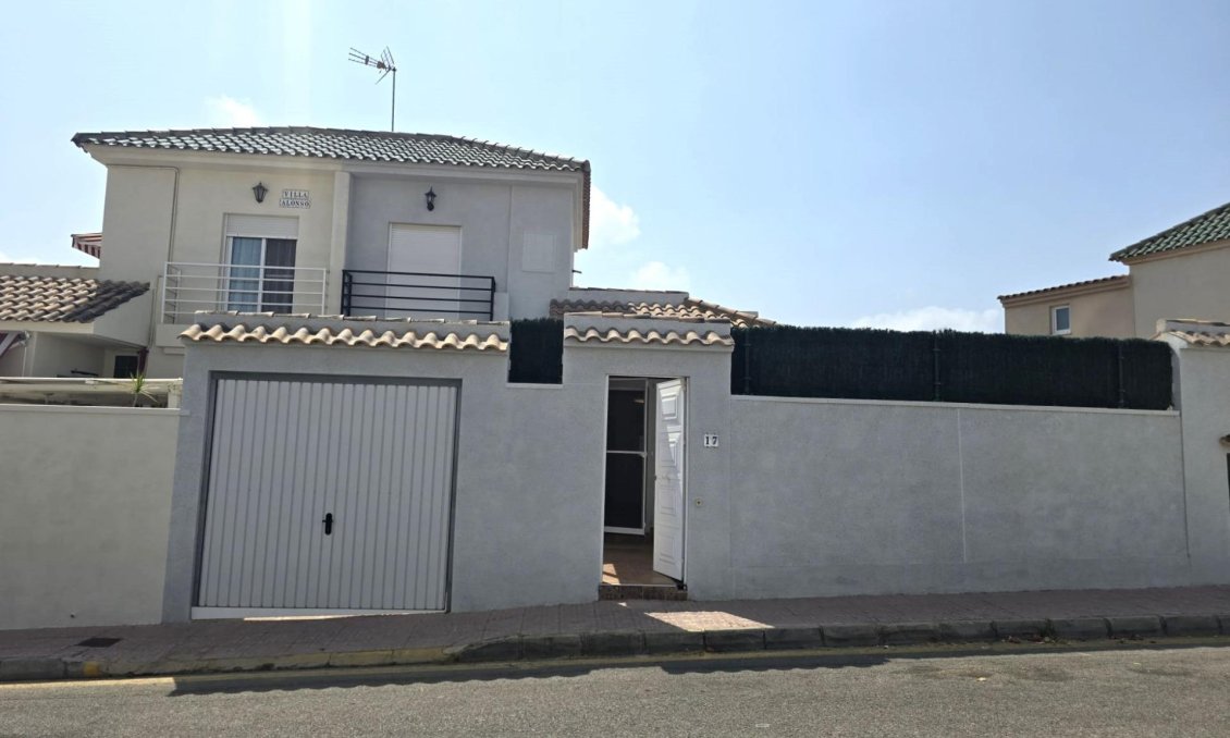 Használt Ingatlanok - Sorház -
Torrevieja - Los Altos