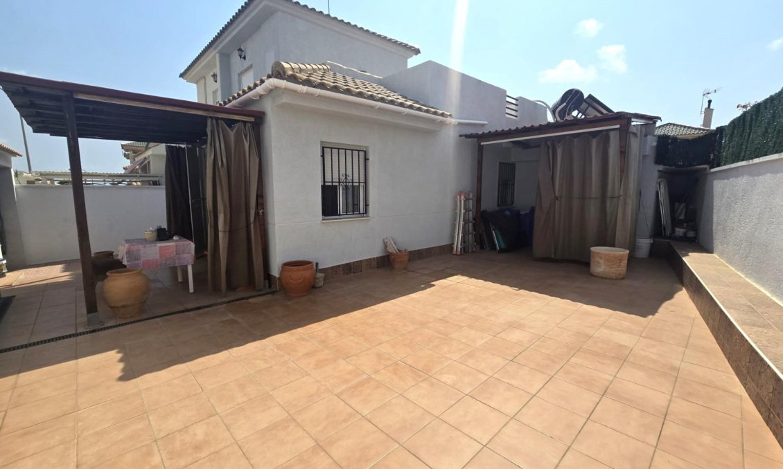 Használt Ingatlanok - Sorház -
Torrevieja - Los Altos