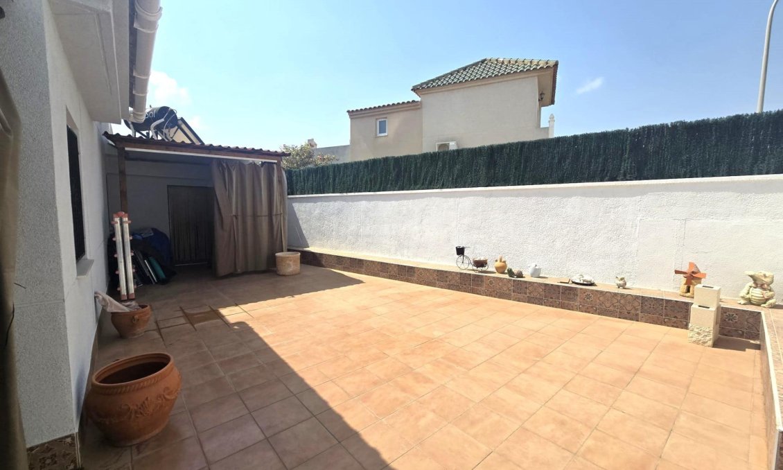 Használt Ingatlanok - Sorház -
Torrevieja - Los Altos