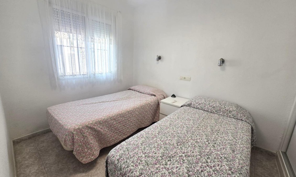 Használt Ingatlanok - Sorház -
Torrevieja - Los Altos