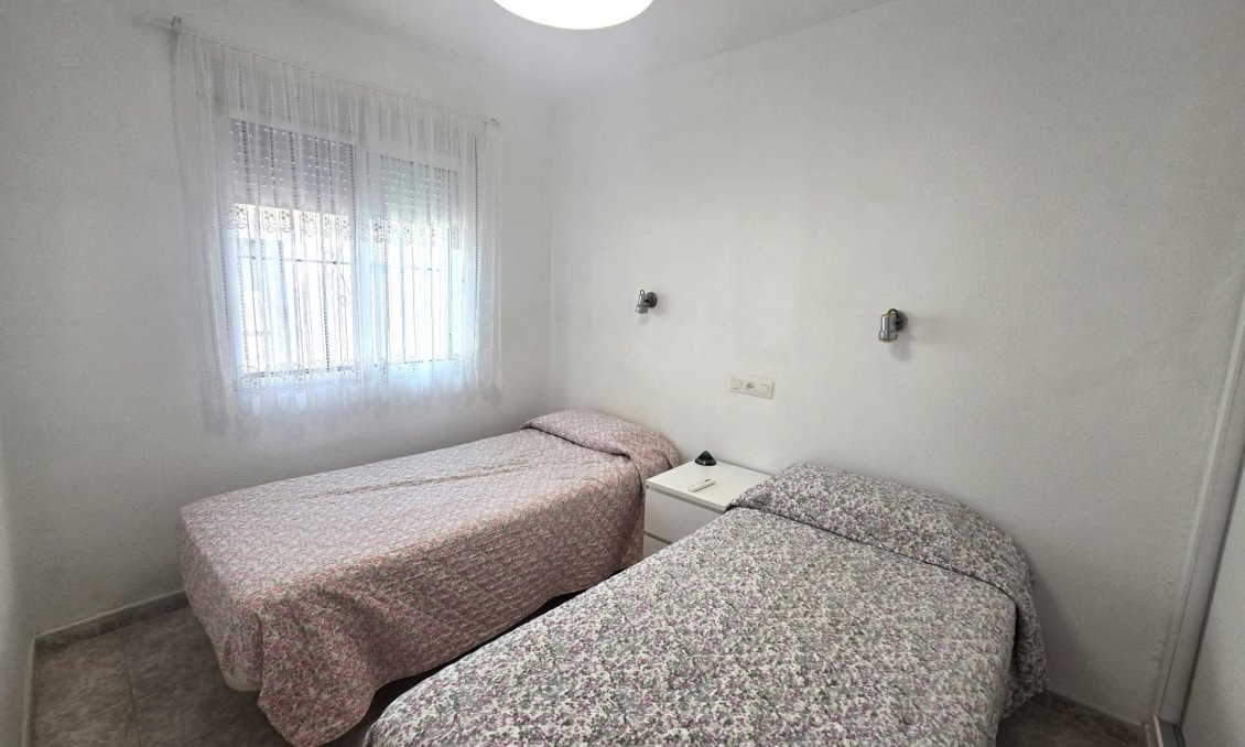 Használt Ingatlanok - Sorház -
Torrevieja - Los Altos