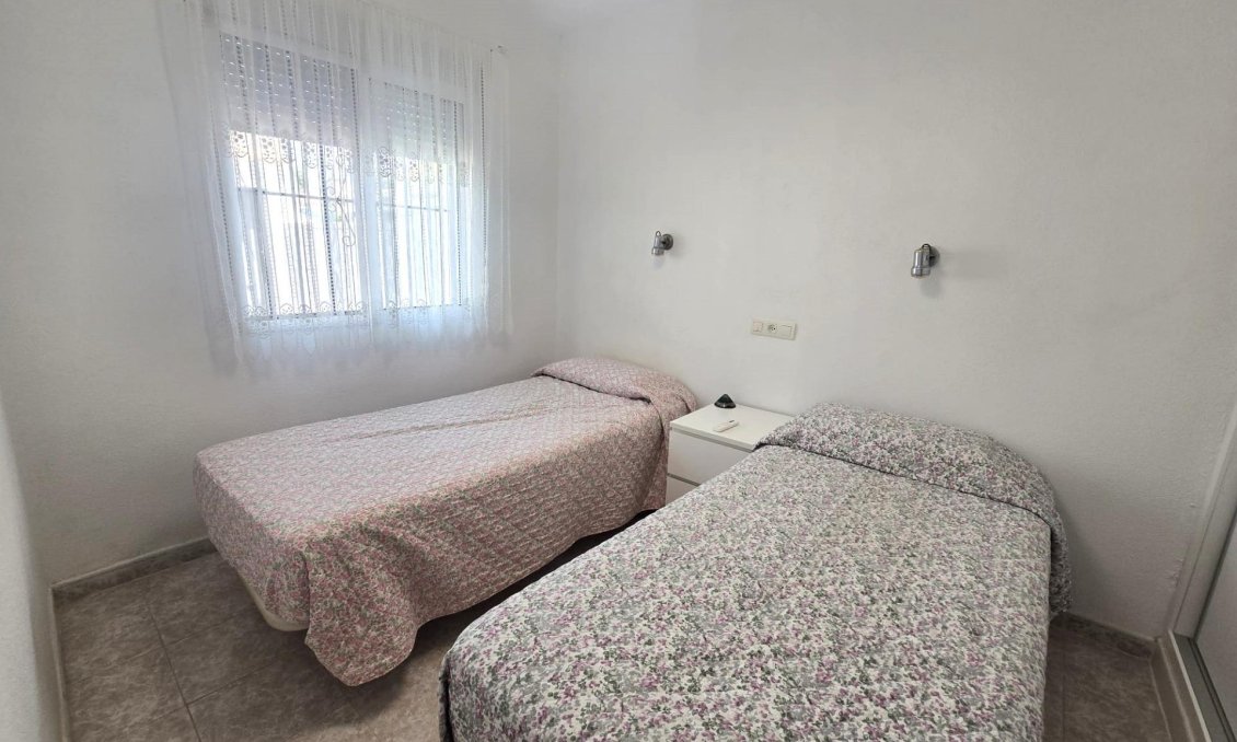 Használt Ingatlanok - Sorház -
Torrevieja - Los Altos