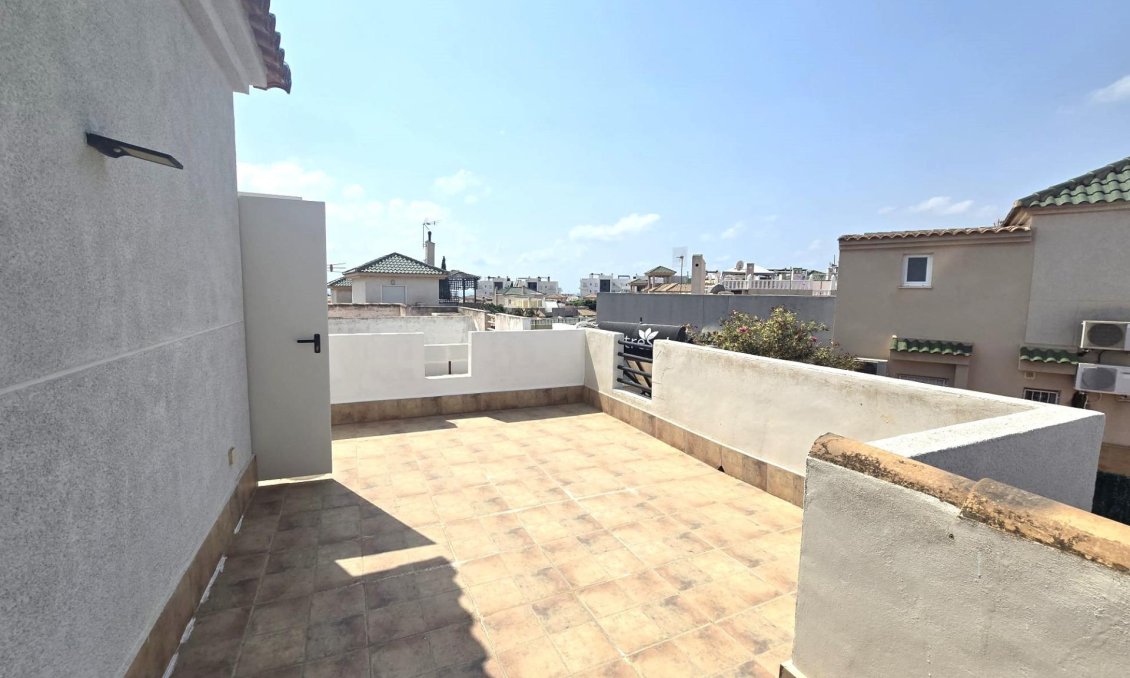Használt Ingatlanok - Sorház -
Torrevieja - Los Altos