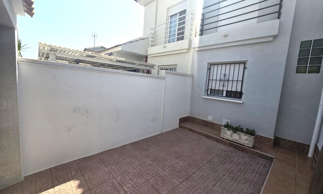 Használt Ingatlanok - Sorház -
Torrevieja - Los Altos