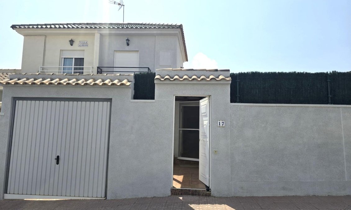 Használt Ingatlanok - Sorház -
Torrevieja - Los Altos