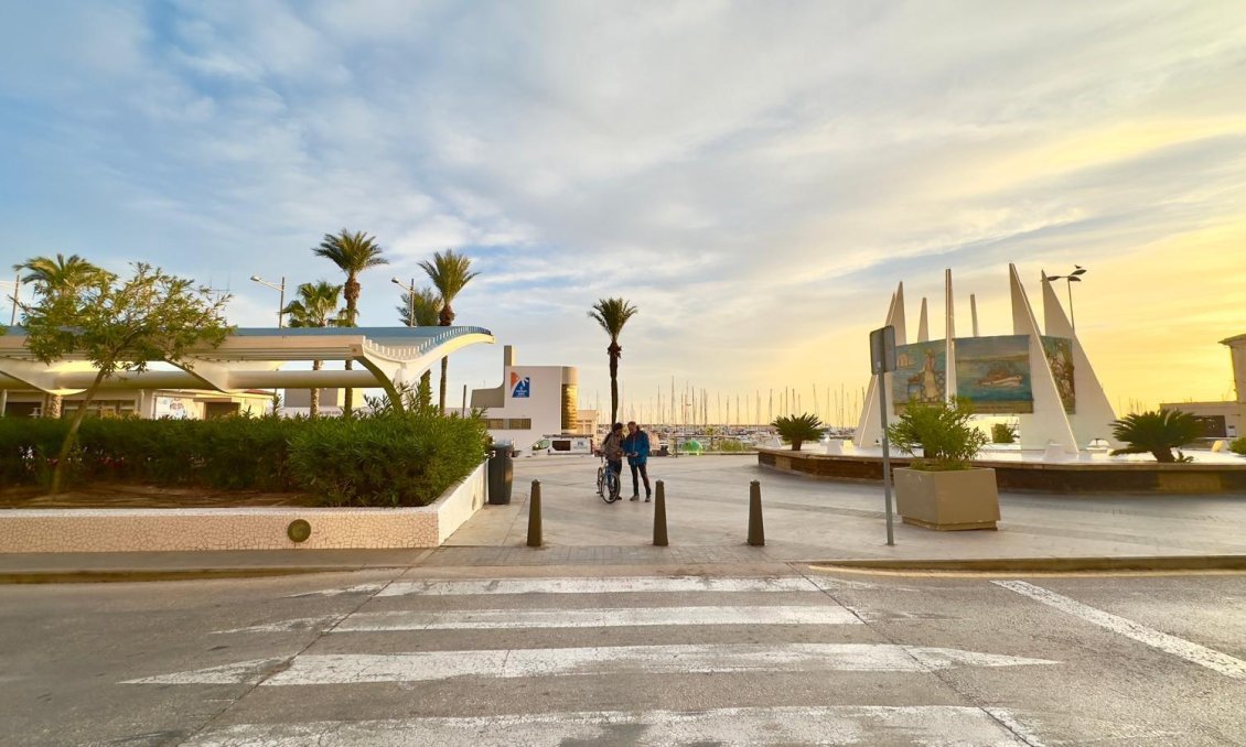 Segunda mano - Apartamento -
Torrevieja