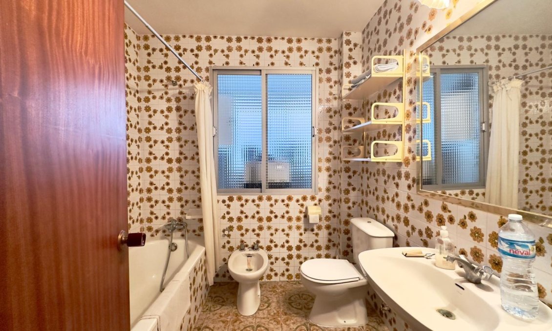 Segunda mano - Apartamento -
Torrevieja