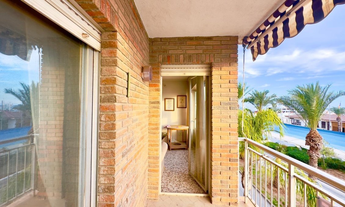 Segunda mano - Apartamento -
Torrevieja