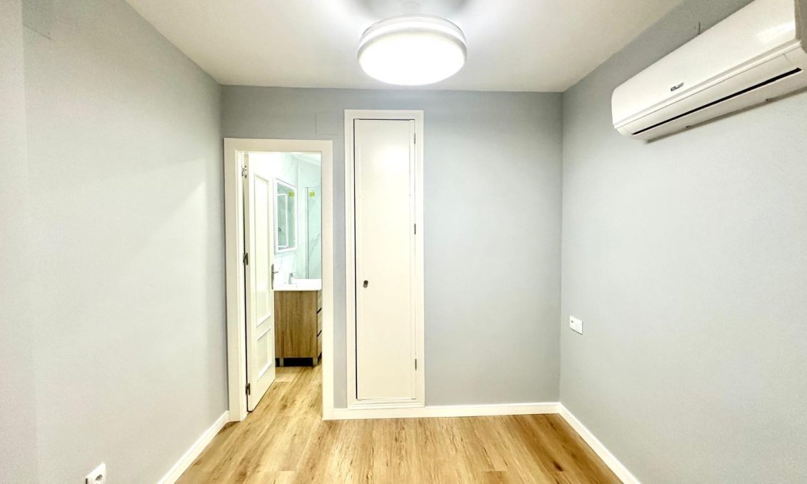 Használt Ingatlanok - Apartman -
Torrevieja - La Mata Pueblo