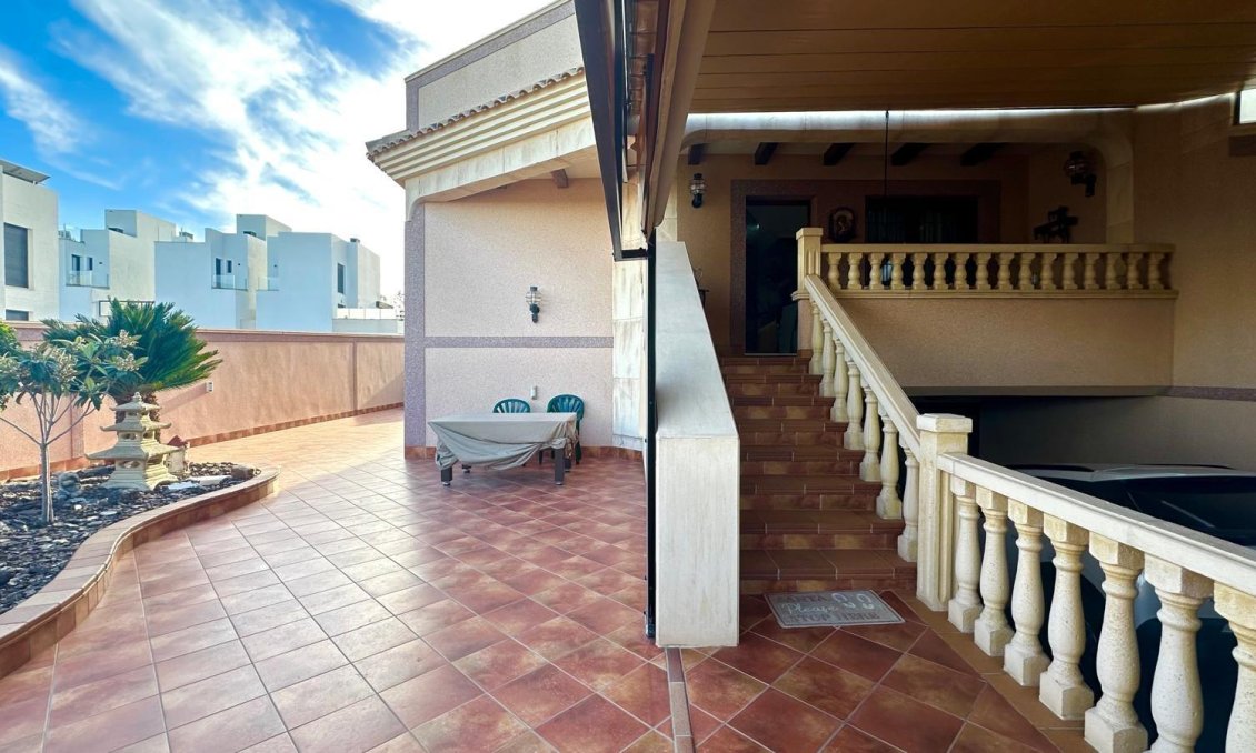 Használt Ingatlanok - Sorház -
Torrevieja - La Siesta