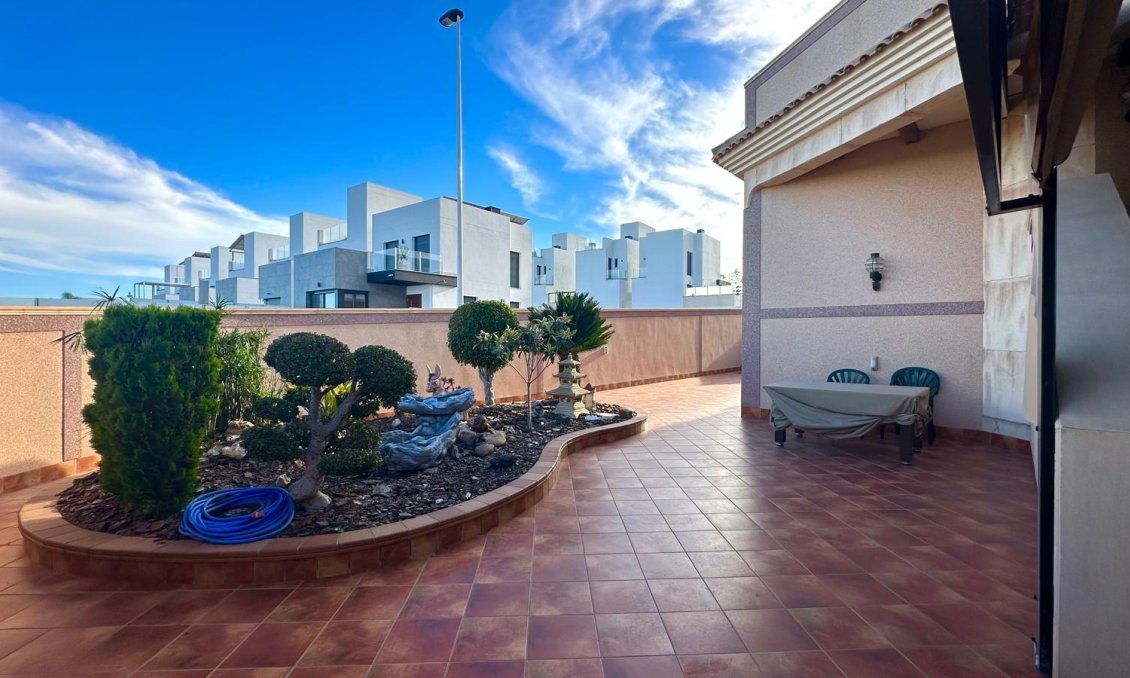 Használt Ingatlanok - Sorház -
Torrevieja - La Siesta