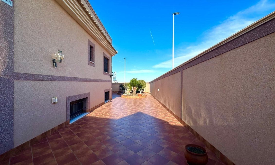 Használt Ingatlanok - Sorház -
Torrevieja - La Siesta