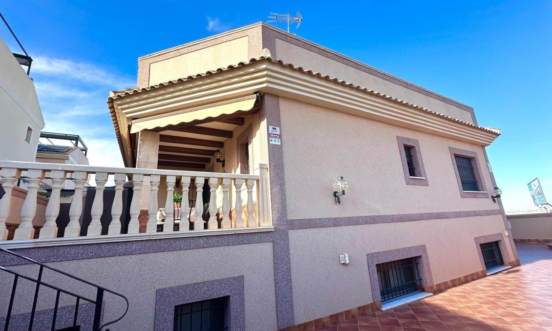 Használt Ingatlanok - Sorház -
Torrevieja - La Siesta