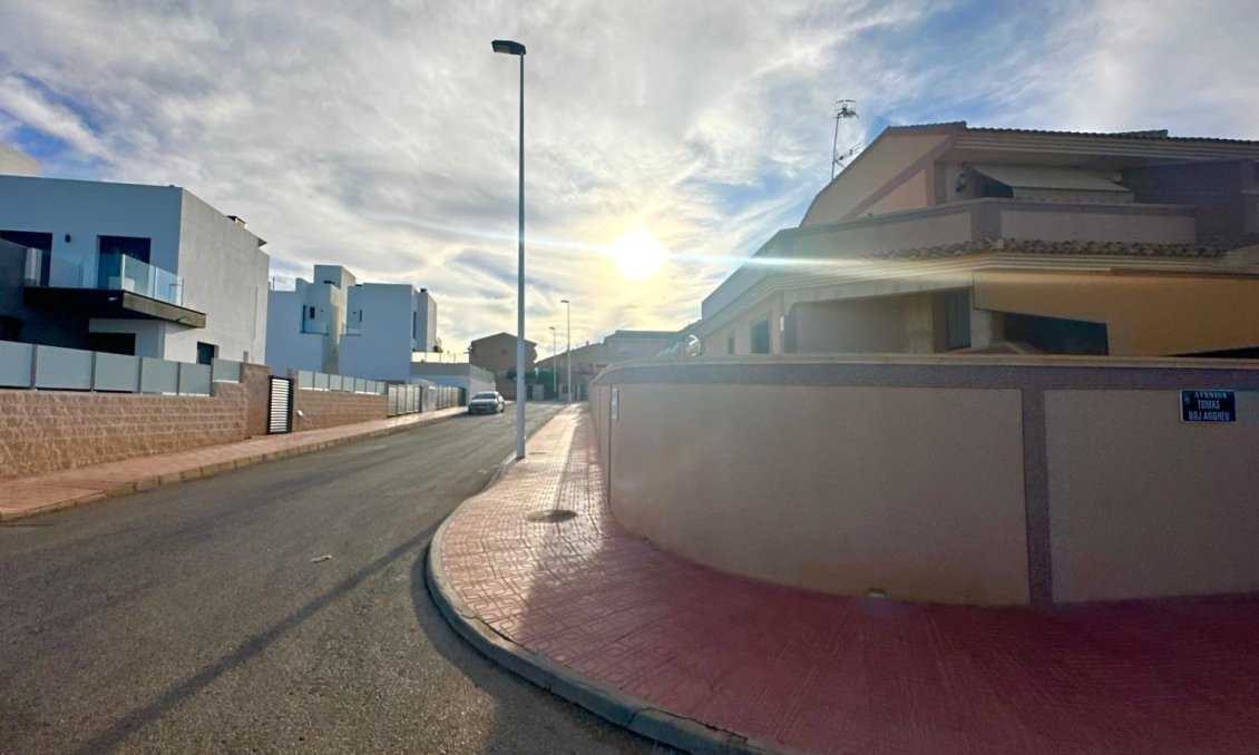 Használt Ingatlanok - Sorház -
Torrevieja - La Siesta