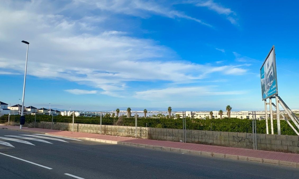 Használt Ingatlanok - Sorház -
Torrevieja - La Siesta