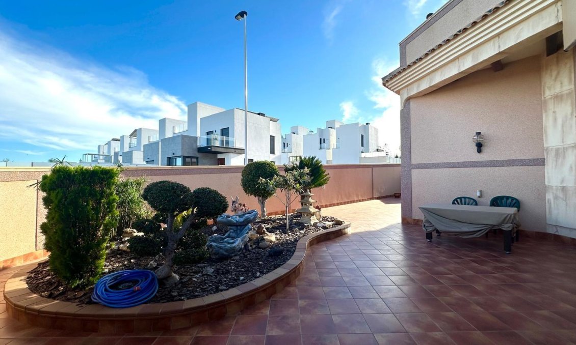 Használt Ingatlanok - Sorház -
Torrevieja - La Siesta