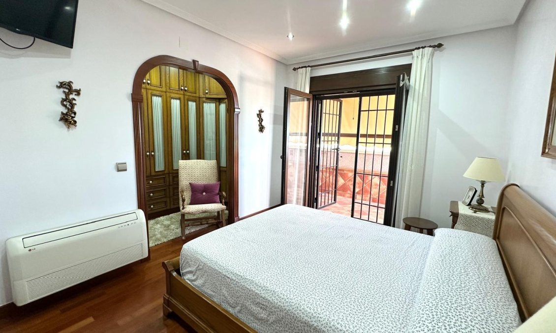 Használt Ingatlanok - Sorház -
Torrevieja - La Siesta