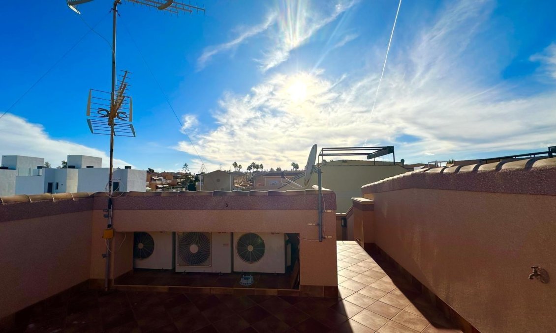 Használt Ingatlanok - Sorház -
Torrevieja - La Siesta