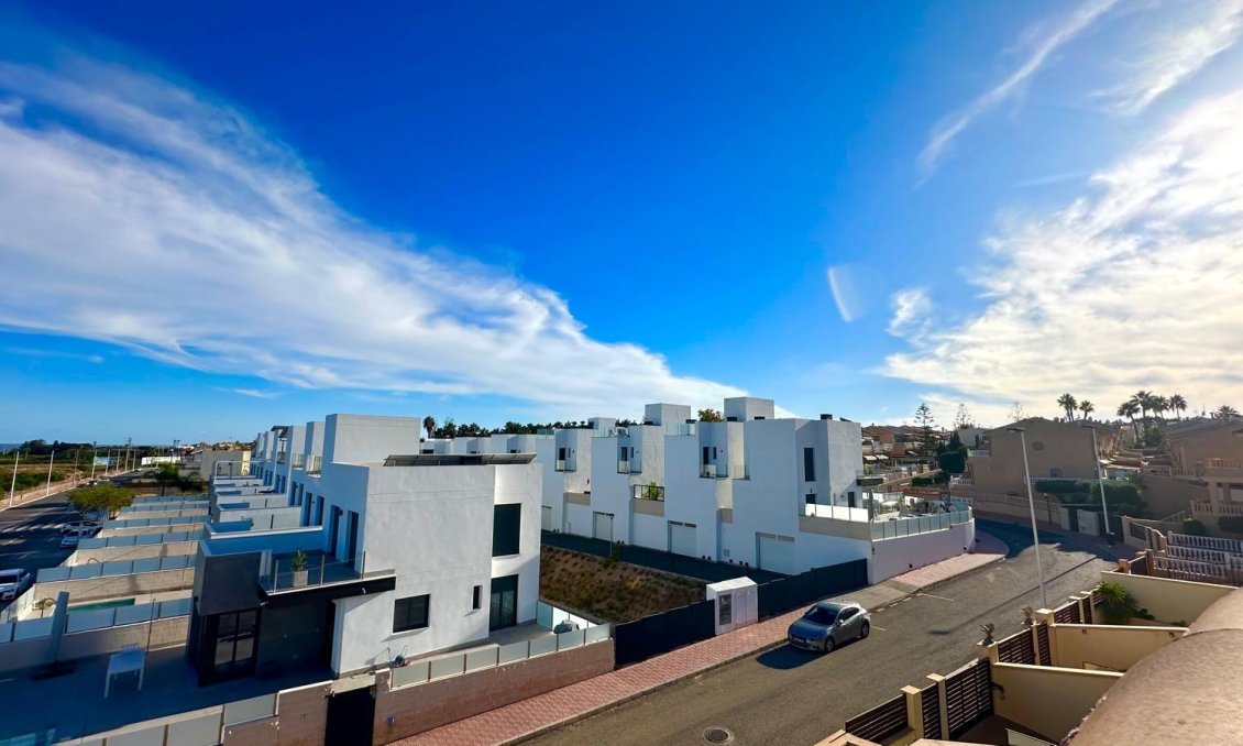 Használt Ingatlanok - Sorház -
Torrevieja - La Siesta