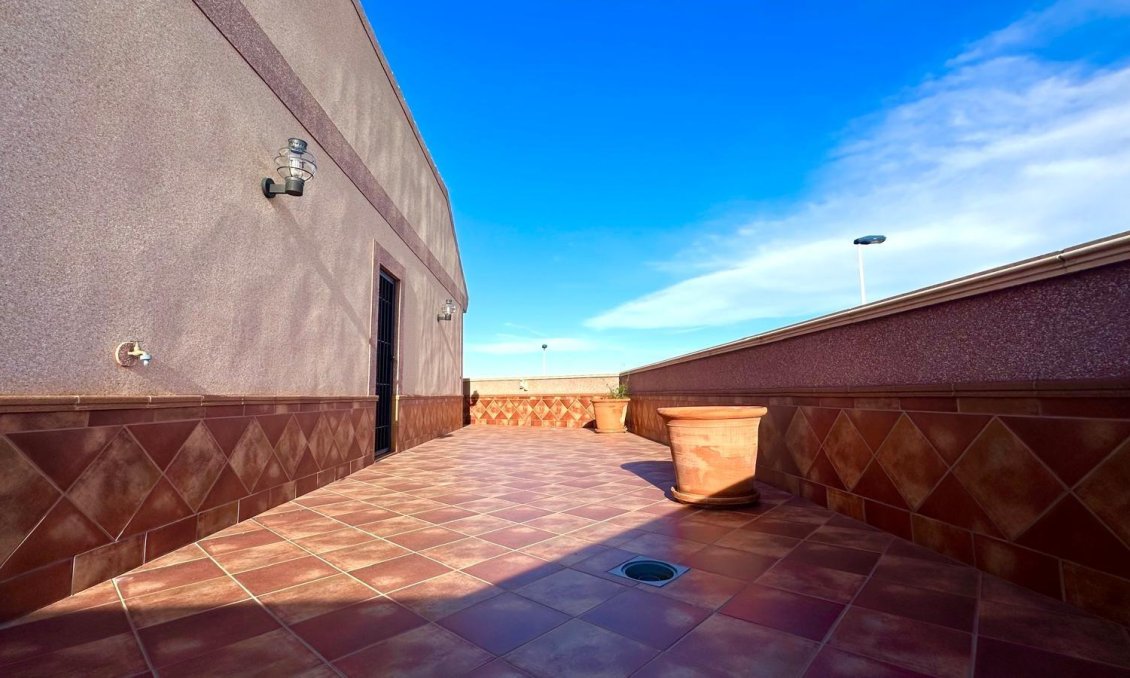 Használt Ingatlanok - Sorház -
Torrevieja - La Siesta