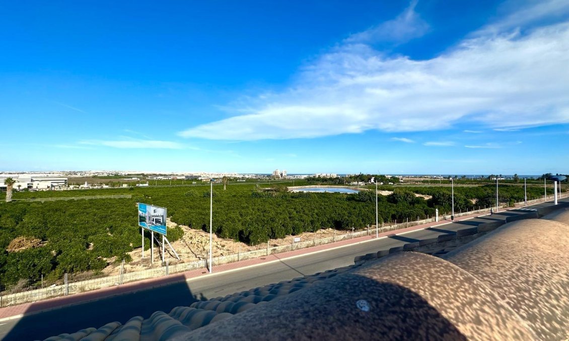 Használt Ingatlanok - Sorház -
Torrevieja - La Siesta